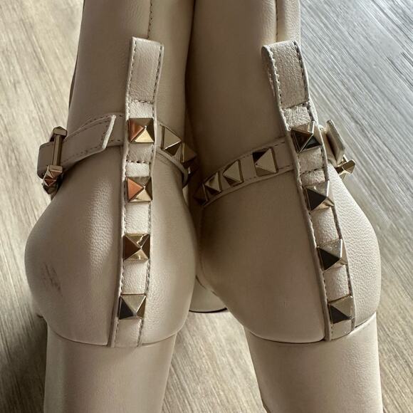 Valentino Garavani Women's Rockstud Leather Ankle Boots Size 37.5 ivory color - Picture 5 of 15